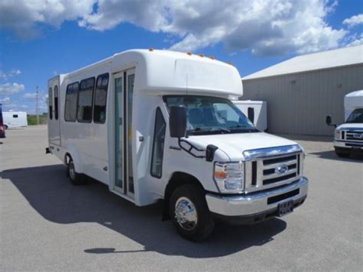 2017 Elkhart Coach Ford E350 14 Passenger Shuttle Bus
