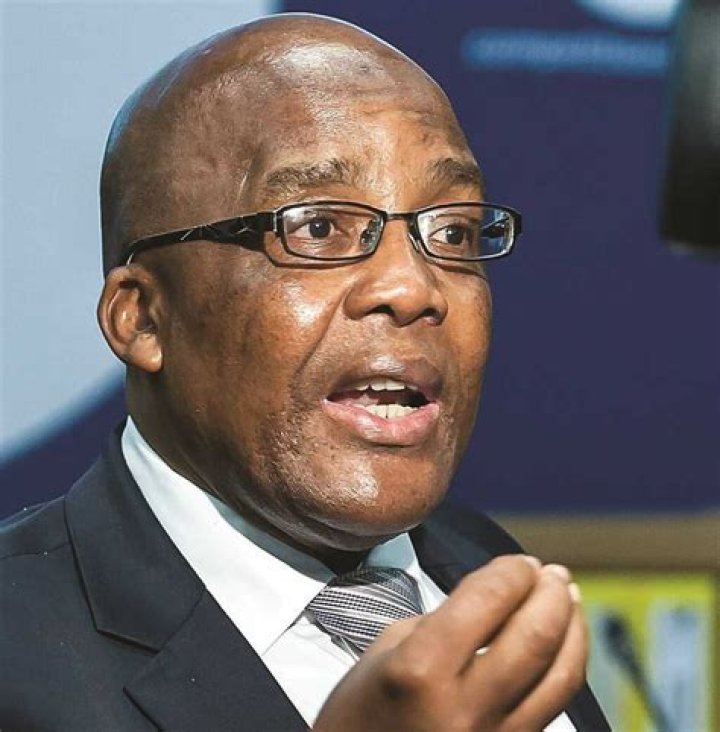 Aaron Motsoaledi qualifications Aaron Motsoaledi qualifications