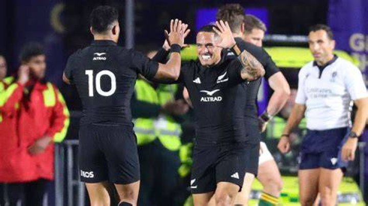 Aaron Smith celebrates one of his three tries. Photo / Photosport