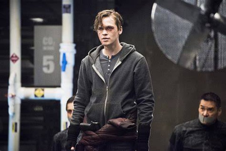Alexander Calvert - Arrow