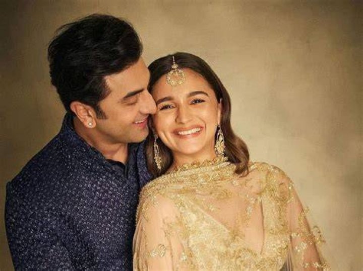 Alia Bhatt and Ranbir Kapoor make their FIRST public appearance with daughter Raha. See pics:
