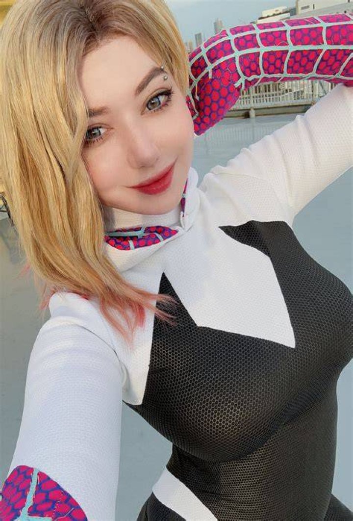Alina Becker's Spider Gwen Stacy Cosplay: A Profile With Köln, LinkedIn, And Instagram Details