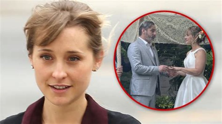 Allison Mack Net Worth, Age, Height, Husband, Family, Wiki 2024