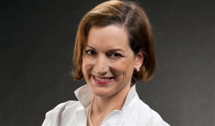 Anne Applebaum Net Worth, Age, Height, Husband, Family, Wiki 2024