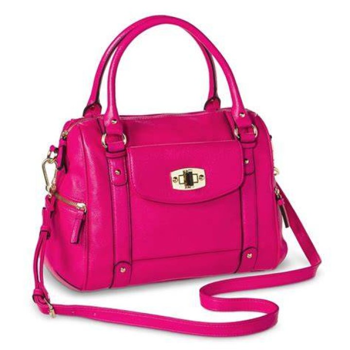 Bag, Handbag, Red, Pink, Beauty, Lip, Coin purse, Fashion accessory, Material property, Peach, 