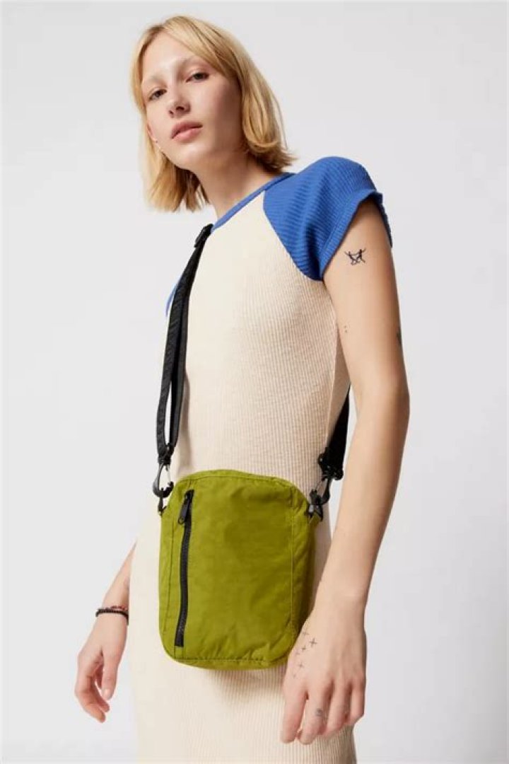 baggu sport crossbody, one of the best gifts for teen boys
