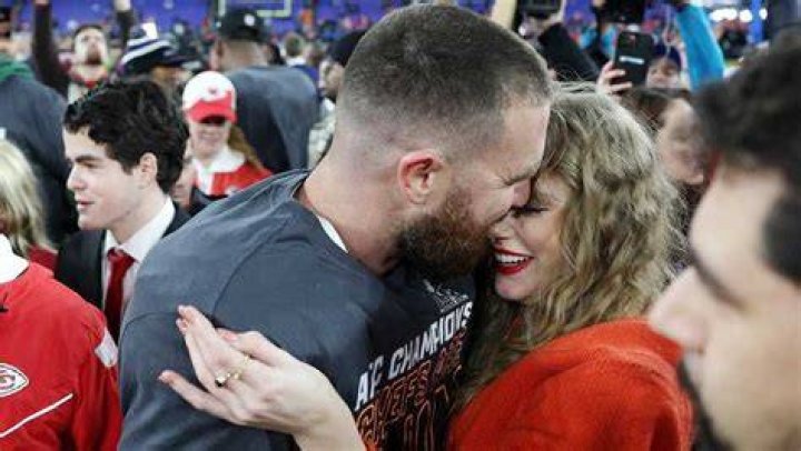 baltimore, maryland january 28 travis kelce 87 of the kansas city chiefs celebrates with taylor swift after a 17 10 victory against the baltimore ravens in the afc championship game at mt bank stadium on january 28, 2024 in baltimore, maryland photo by patrick smithgetty images