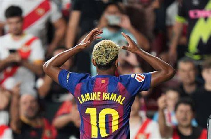 Bar&ccedil;a Lamine Yamal vuelve a subir con el primer equipo