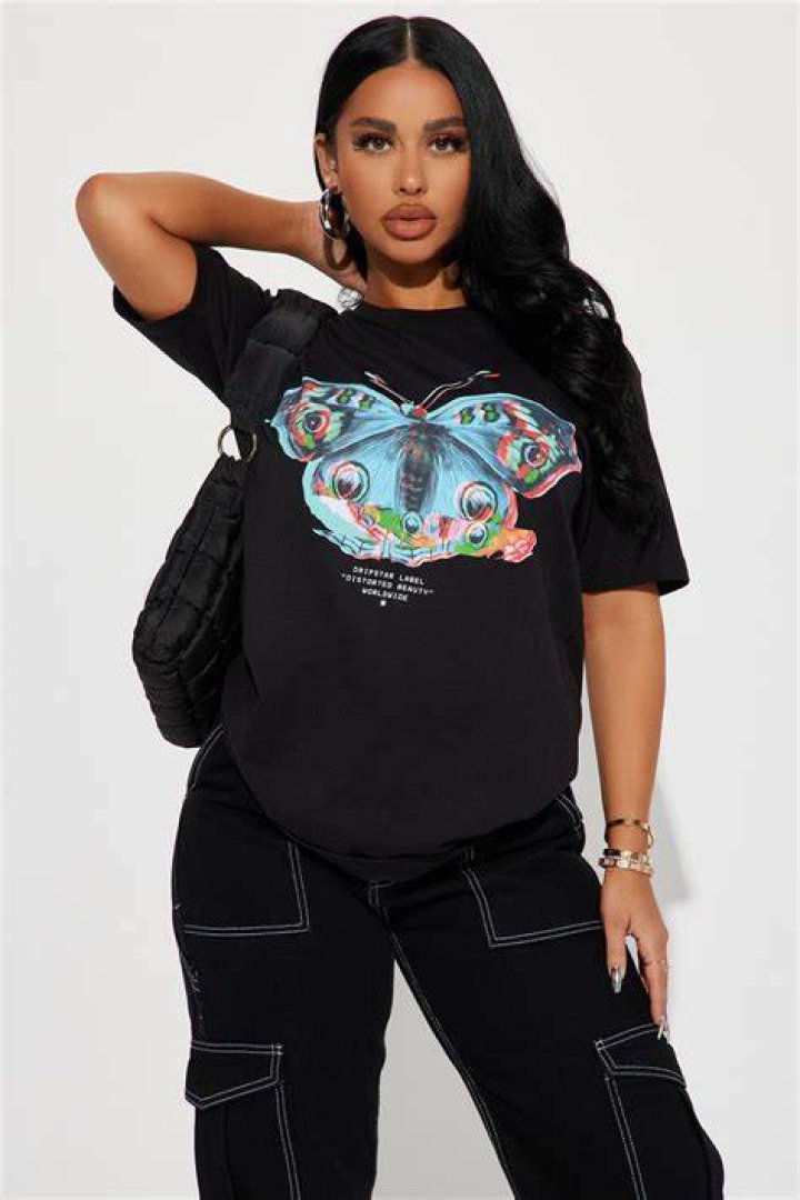 Beauty, Fashion, T-shirt, Lip, Shoulder, Dress, Tree, Photo shoot, Plant, Photography, 