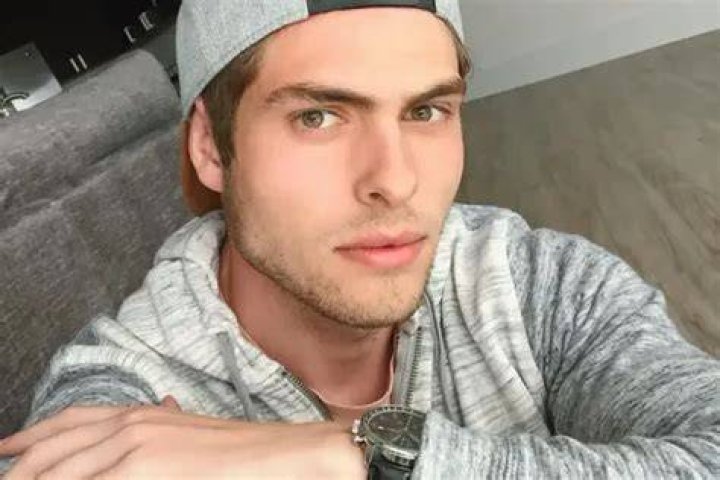 Brandon Walsh: YouTuber, Age, Height, Mom, Sister, Net Worth!