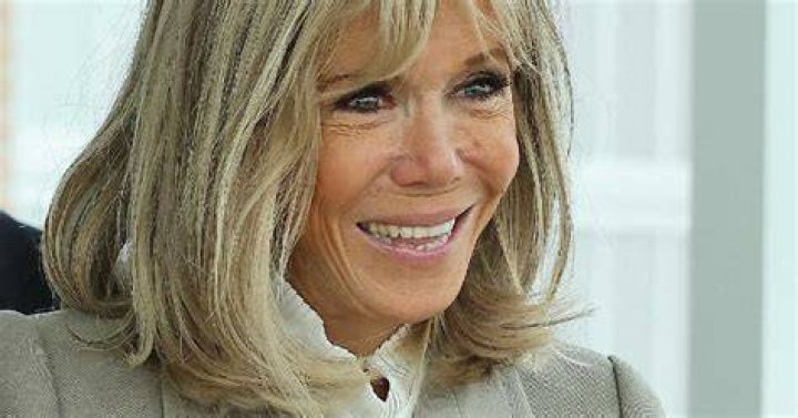 Brigitte Macron elle adopte une toute nouvelle coiffure &agrave; l'effet
