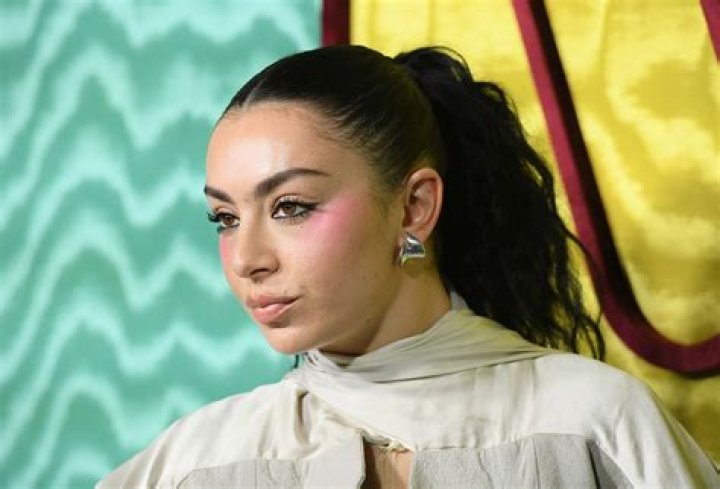 CHARLI XCX UPDATES🩸 on Twitter "Mama XCX 💚 https//