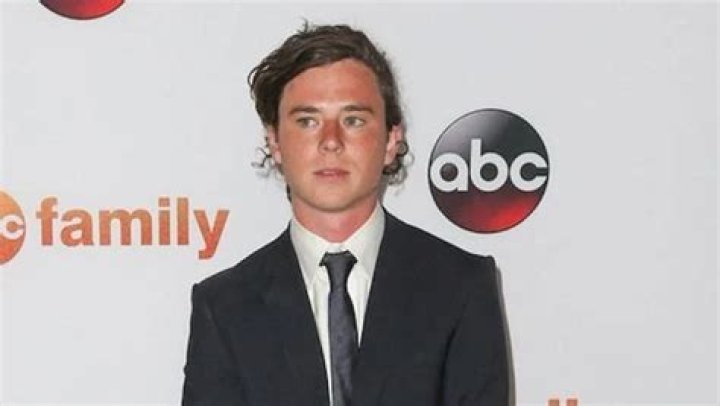 Charlie McDermott Net Worth, Age, Height, Weight, Family, Wiki 2024