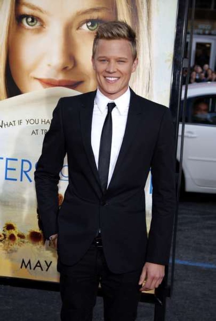 Christopher Egan Net Worth, Age, Height, Weight, Family, Wiki 2024