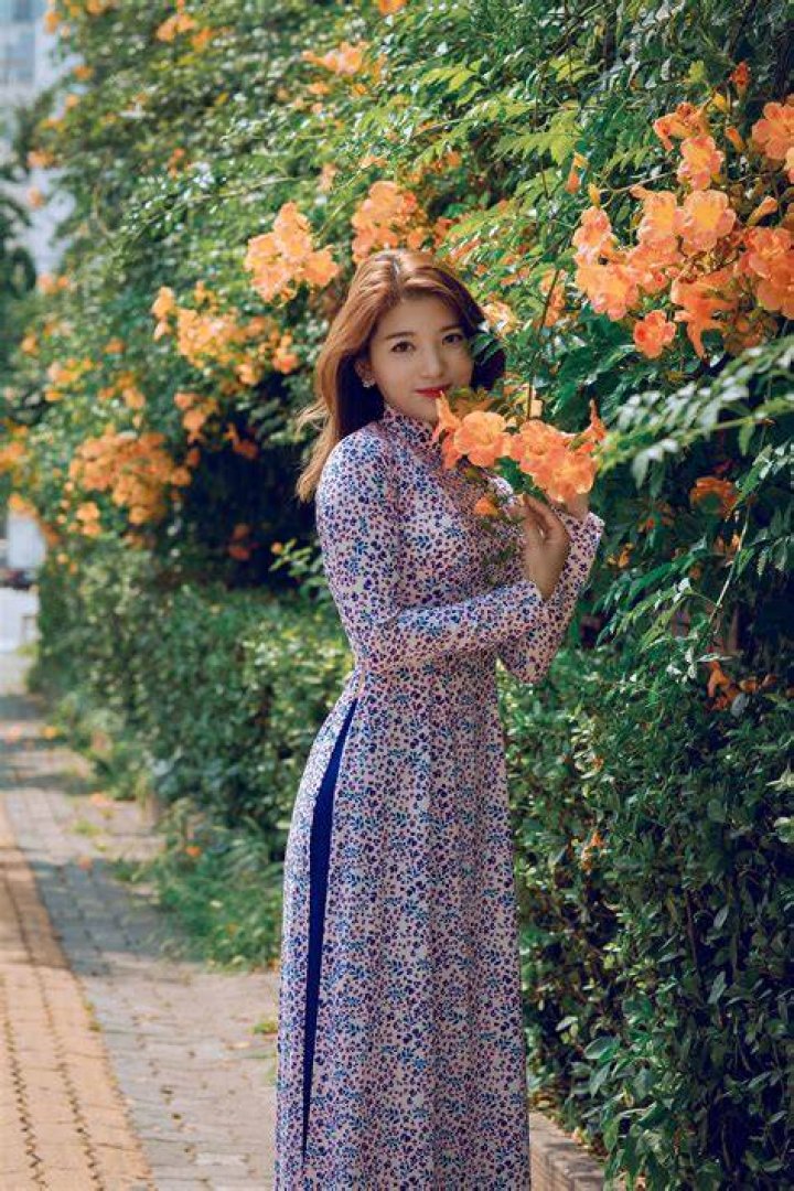 clothing, dress, formal wear, botany, gown, garden, flower, plant, lawn, wedding dress,