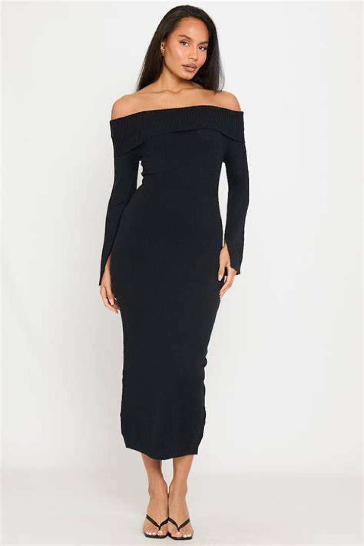 Clothing, Sleeve, Skin, Shoulder, Dress, Joint, White, Style, Fashion accessory, Fashion model, Clothing, Sleeve, Skin, Shoulder, Dress, Joint, White, Style, Fashion accessory, Fashion model,