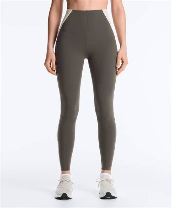 Compressive high-rise recycled-fibre leggings