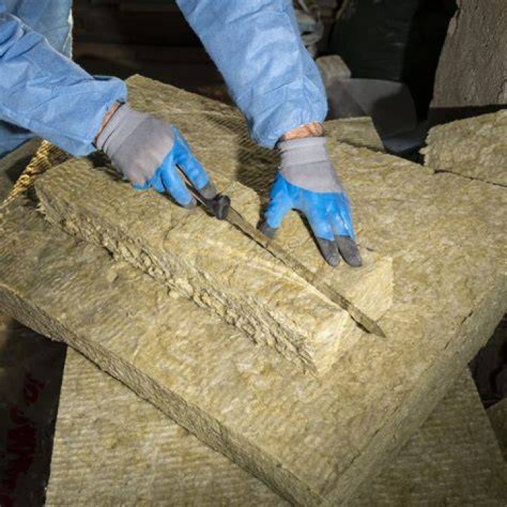 Cutting Mineral Wool