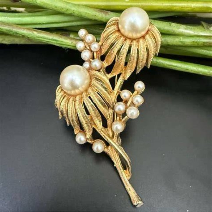 Daisy Faux Pearl and Gold-Tone Tote