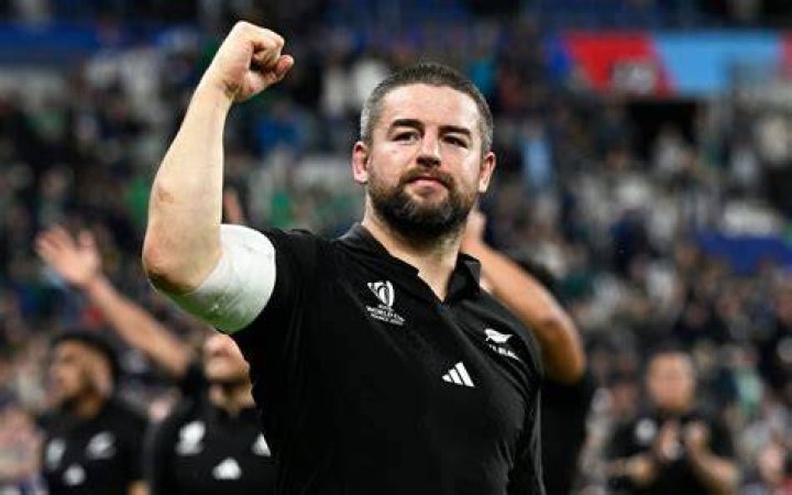 Dane Coles heads for the tryline. Photo / Photosport