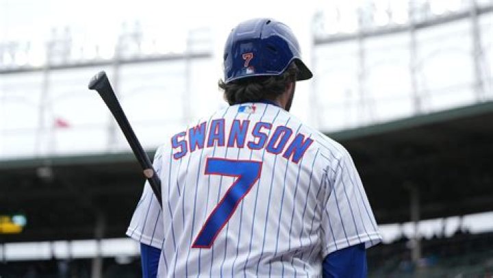 Dansby Swanson forced out of Tuesday night's Cubs game with cramping