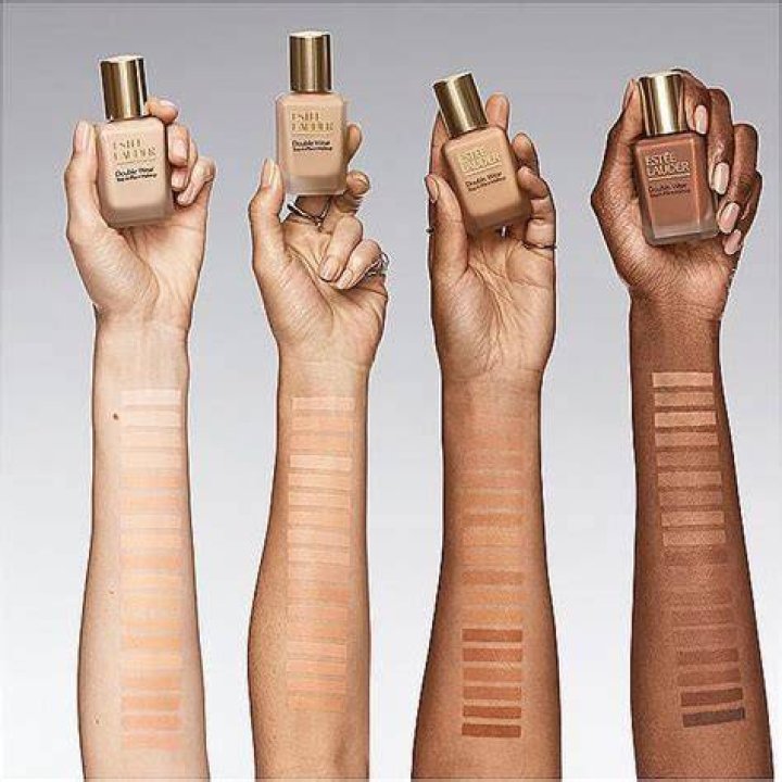 Double Wear Stay-in-Place Makeup
