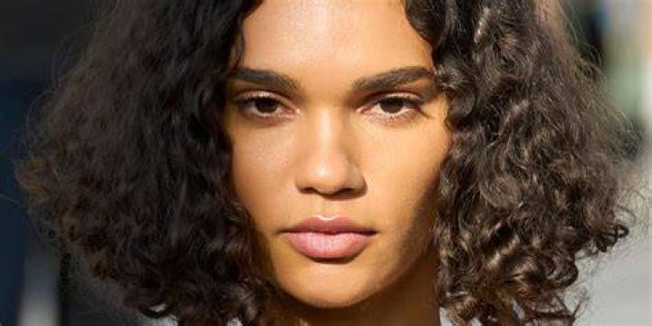 Estos son los 15 mejores productos (probados y comprobados) para el cuidado del pelo rizado