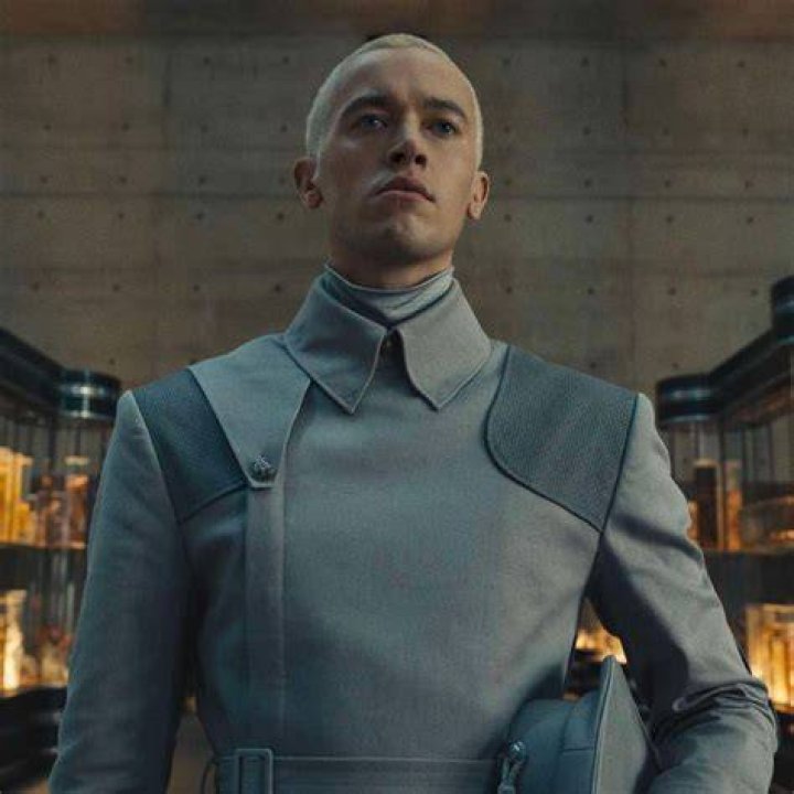 Fan Casting Tom Blyth as President Coriolanus Snow (Young) in The Hunger Games Saga on myCast