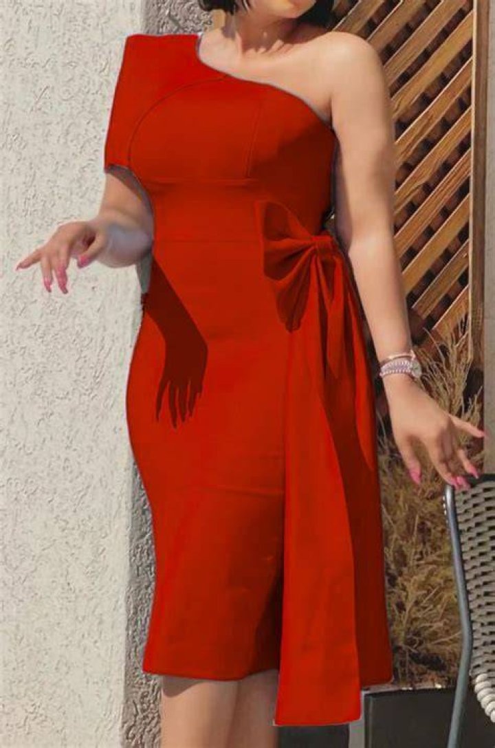 Fashion show, Shoulder, Dress, Fashion model, Runway, Bridal clothing, Gown, Wedding dress, Fashion, Long hair, 