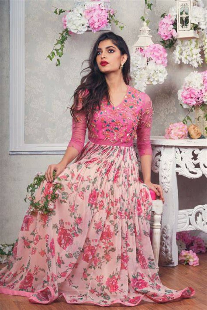 Fashion, Tradition, Floral design, Long hair, Plant, Flower, Photo shoot, Floristry, 