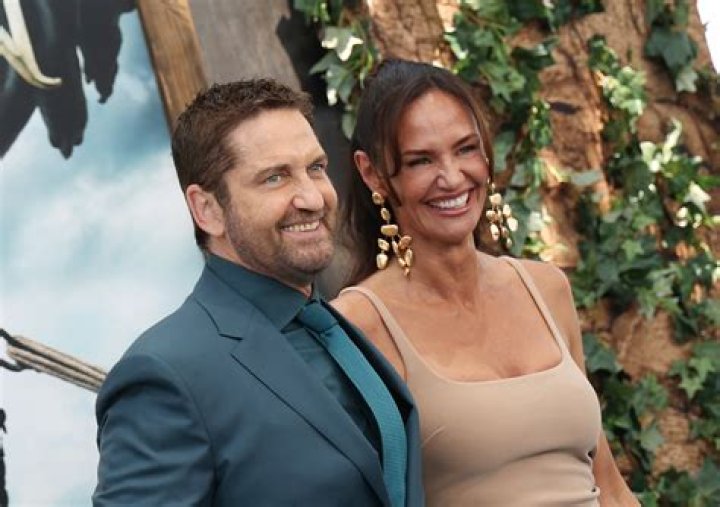 Gerard Butler, Brown enjoy Puerto Rico beach outing Fox News