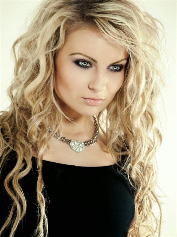 Hair, Blond, Clothing, Hairstyle, Long hair, Beauty, Lip, Premiere, Brown hair, Dress, 