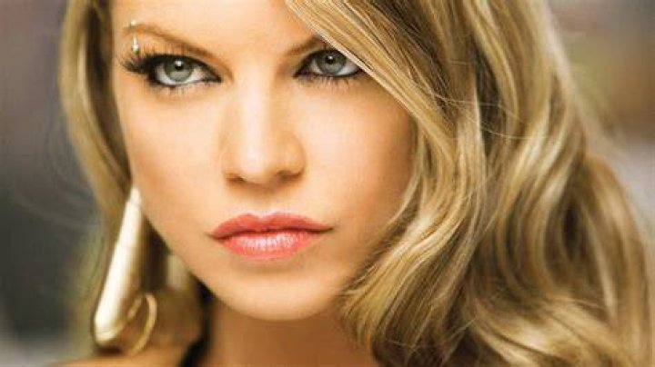 Hair, Blond, Hairstyle, Beauty, Lip, Long hair, Eyelash, Premiere, Cocktail dress, Brown hair, 