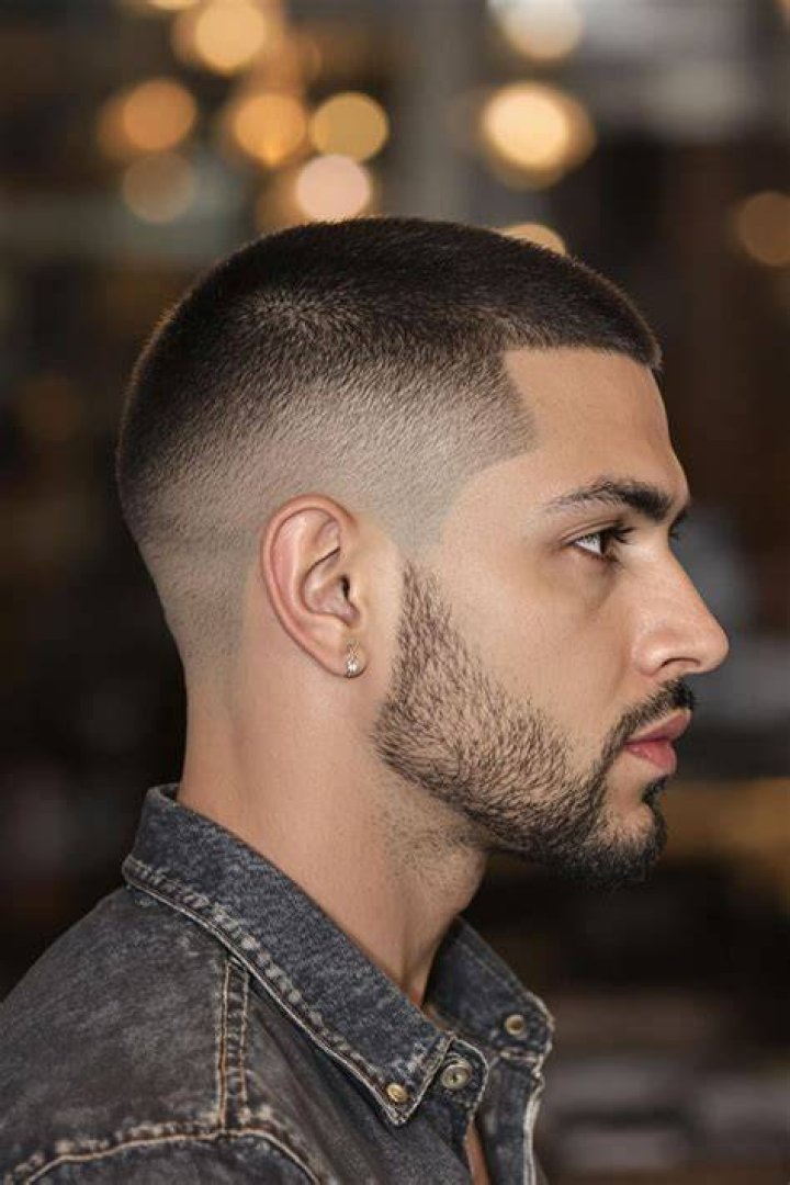 Hair, Hairstyle, Ear, Buzz cut, Forehead, Crew cut, Chin, Hi-top fade, Temple fade, Black hair, 