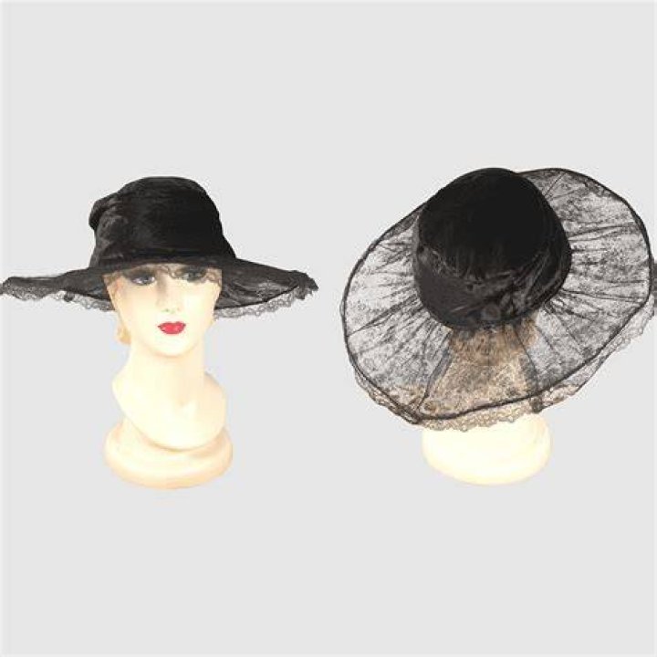 Hat, Fashion accessory, Headgear, Sun hat, Fedora, Cowboy hat, Smile, 