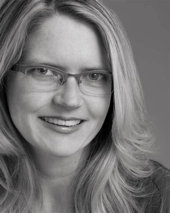 Headshot of Amy Mackelden