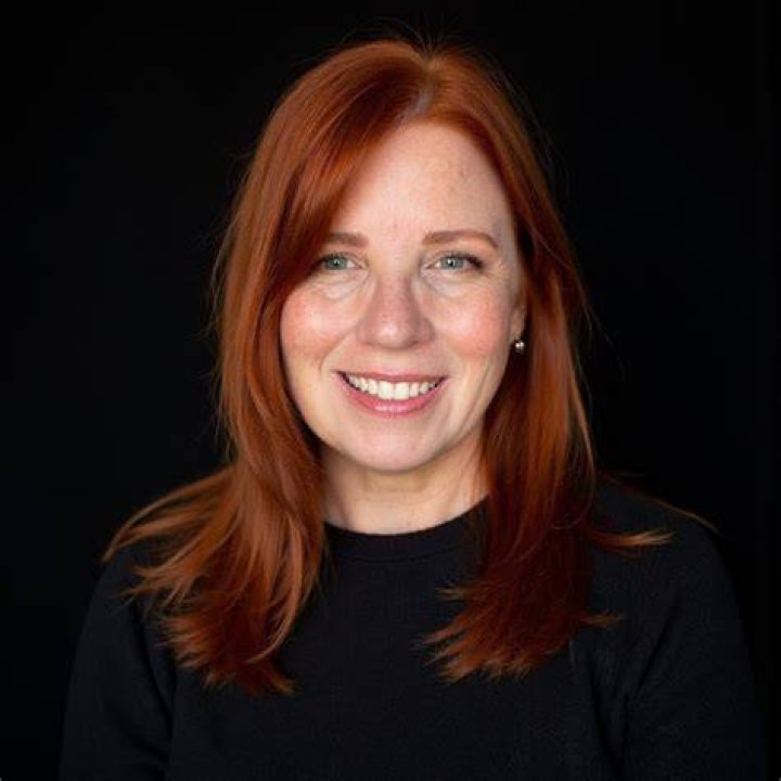 Headshot of Jenna Rosenstein