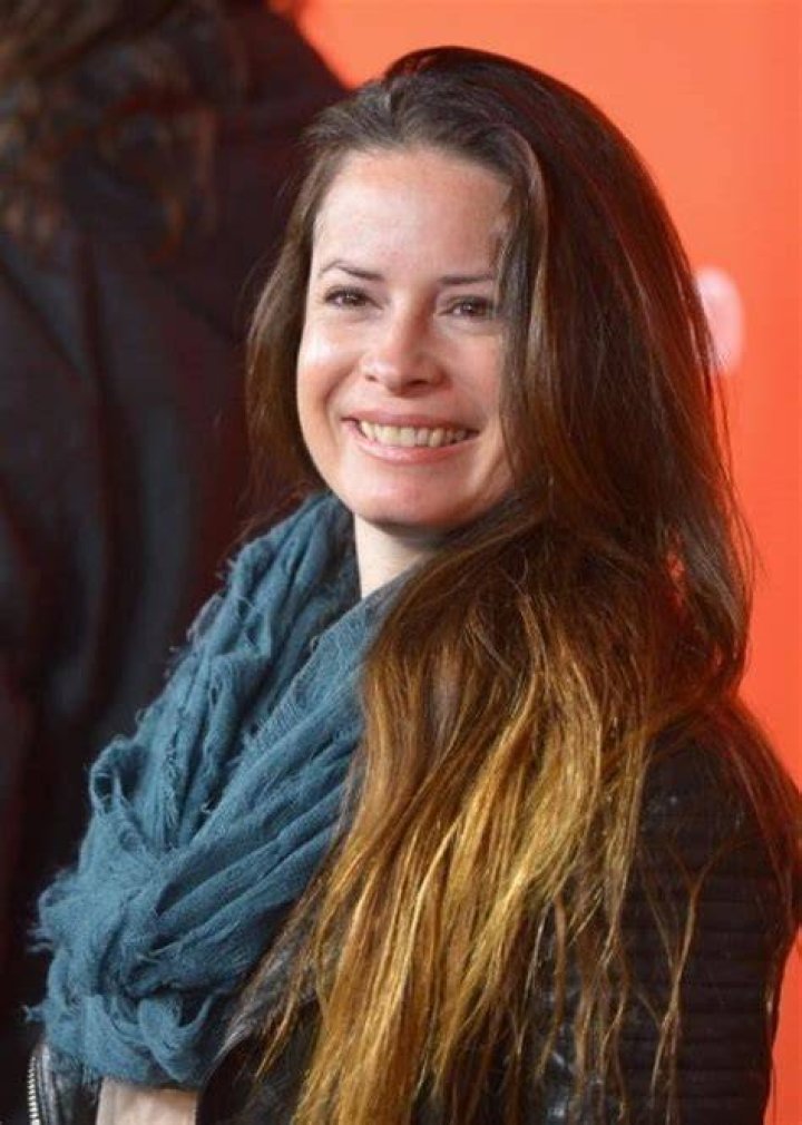 Holly Marie Combs Net worth, Age: Weight, Bio-Wiki, Kids, Husband