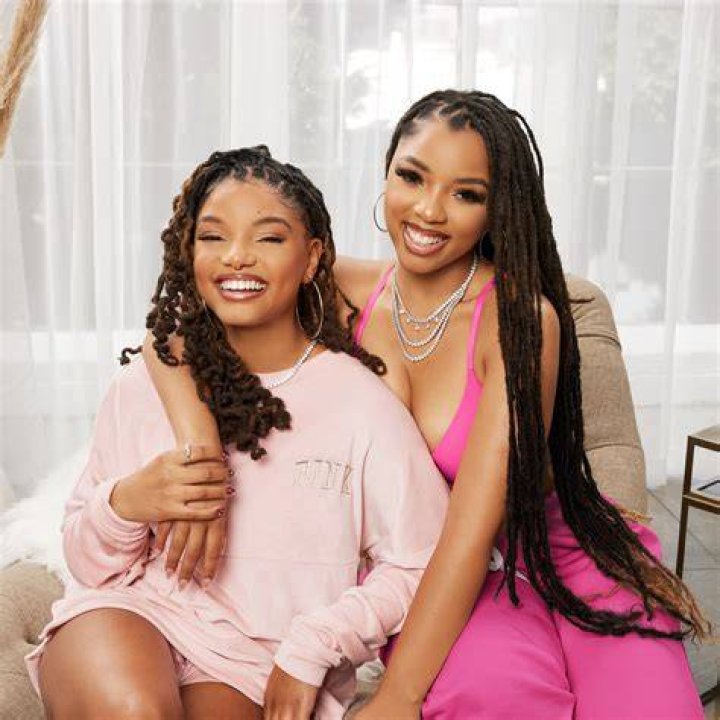 how old are chloe and halle