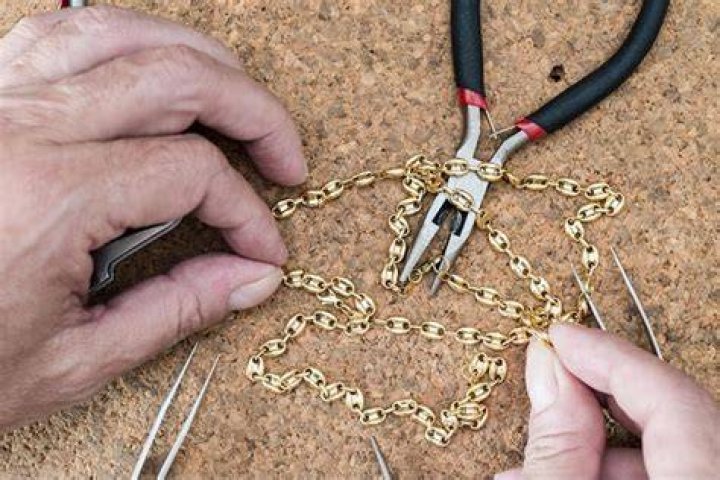 how to repair a chain link fence