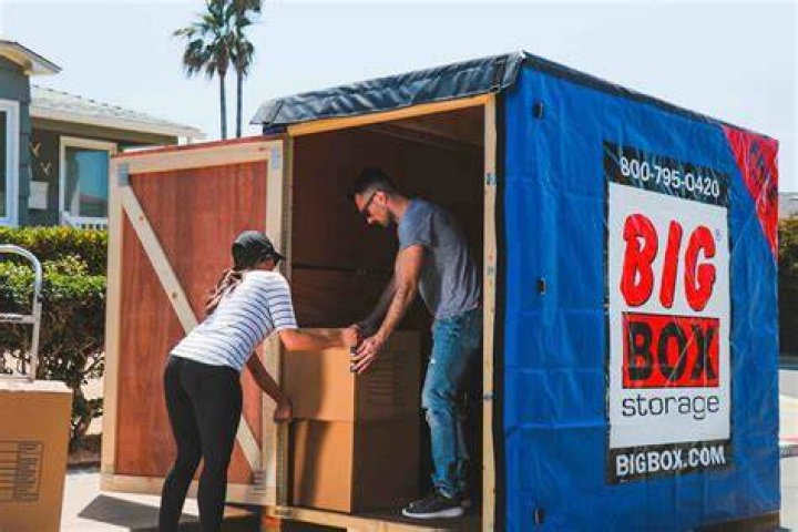 Igbo men fill big box with wads of cash at event