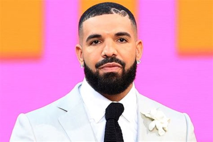 Is Drake Gay? A picture of his ex-girlfriend, SZA
