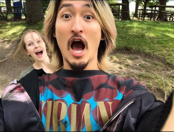 Jadi Ipar Avril Lavigne, 10 Potret Manis Keluarga Ryota One Ok Rock