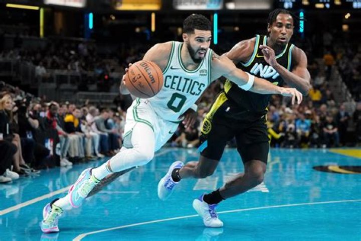 Jayson Tatum plays basketball with his twin brother before the rising