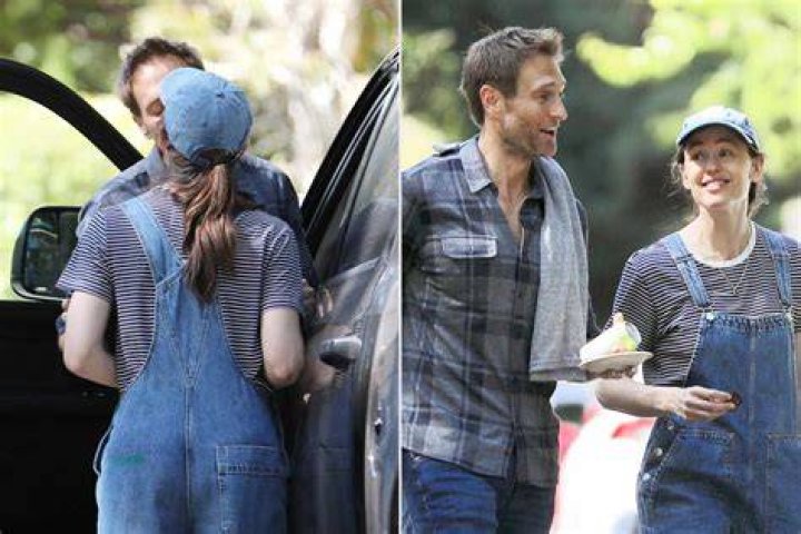 Jennifer Garner and boyfriend John Miller look completely in love while