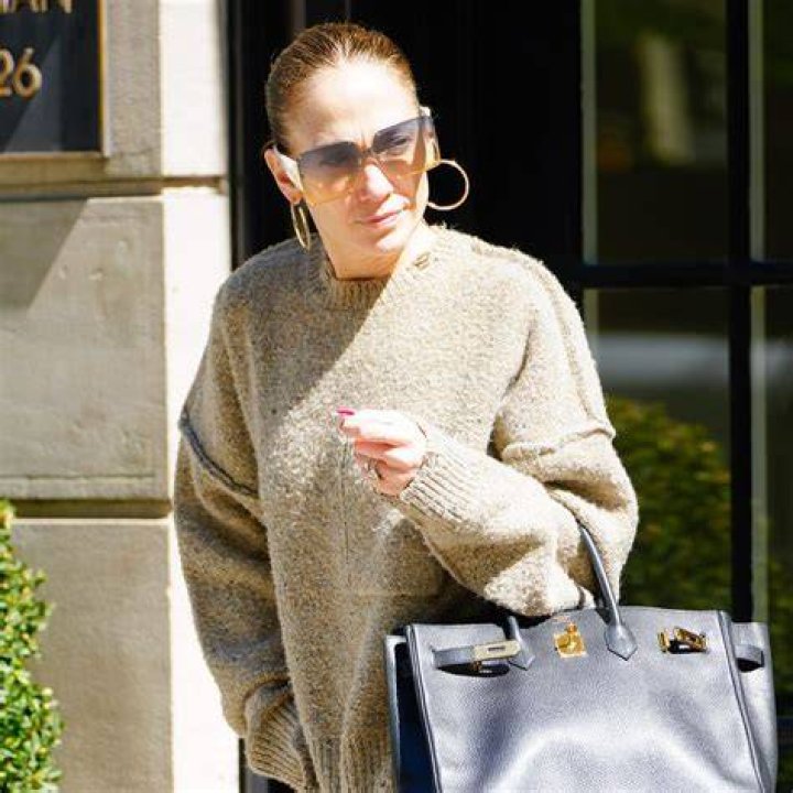 Jennifer Lopez Casually Wears Dirt-Smudged Jeans With a $40K Birkin