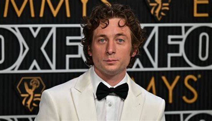 Jeremy Allen White Is Dapper in a White Tux at the Delayed 2023 Emmys
