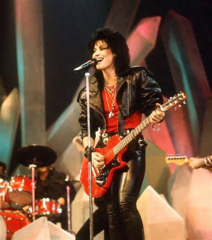 Joan Jett Wiki, Net Worth, Is She Lesbian or Gay? Here&rsquo;s Everything To