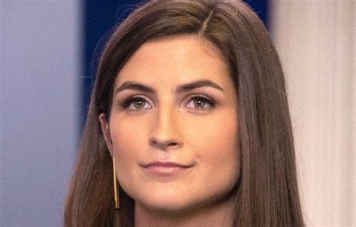 Kaitlyn Collins Kaitlan collins, Professional outfits, Dress skirt