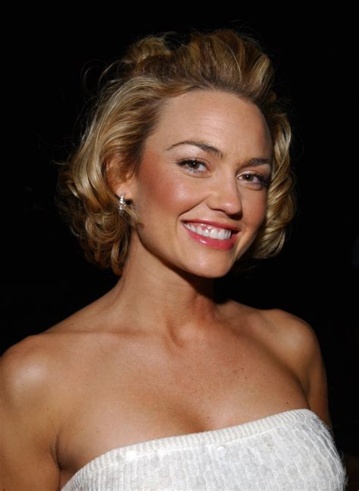 Kelly Carlson Net Worth, Age, Height, Weight, Family, Wiki 2024